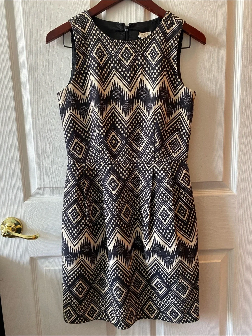 J. Crew Sleeveless Black and Cream Geometric Chevron Sheath Dress Size 0